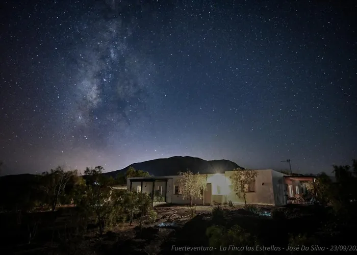 La Estrellas Nyaraló *